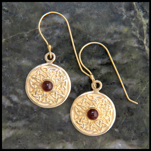Wheel of Life earrings in Gold with Garnet