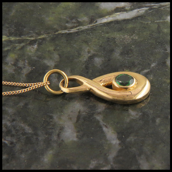 Tsavorite pendant in 14K gold
