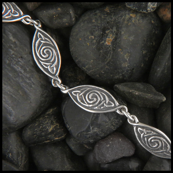 Triquetra Spiral Bracelet dimensions