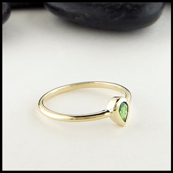 Teardrop tsavorite ring in yellow gold