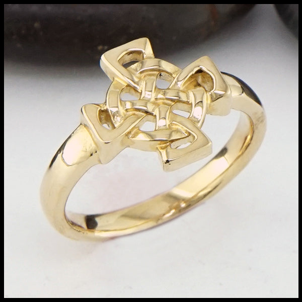 Abban Cross Ring in Gold