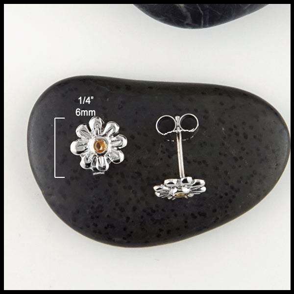 1/4 inch Daisy Flower Post Earrings