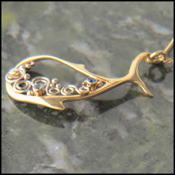 Fish pendant in Gold with gemstones