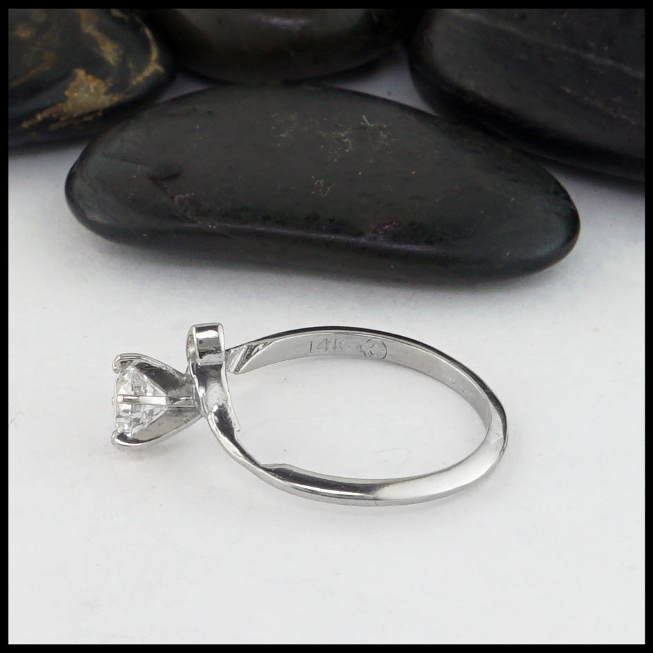 14K white gold ring with 0.63 CT Diamond